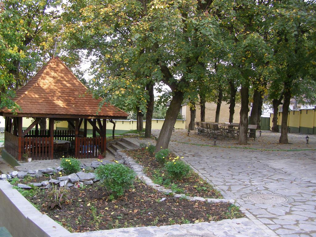 Pensiunea Sub Cetate Cisnădie Екстериор снимка